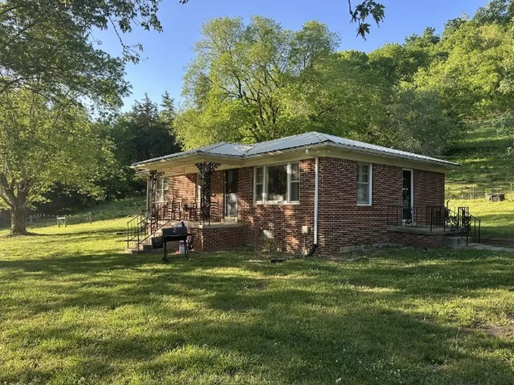 202 Maggart Road Elmwood TN 38560