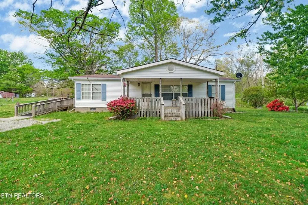 1243 Franklin Loop Clarkrange TN 38553-5175