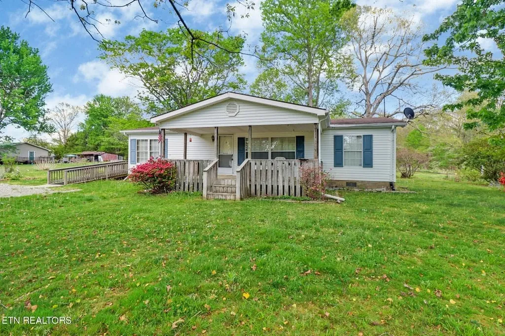 1243 Franklin Loop Clarkrange TN 38553-5175