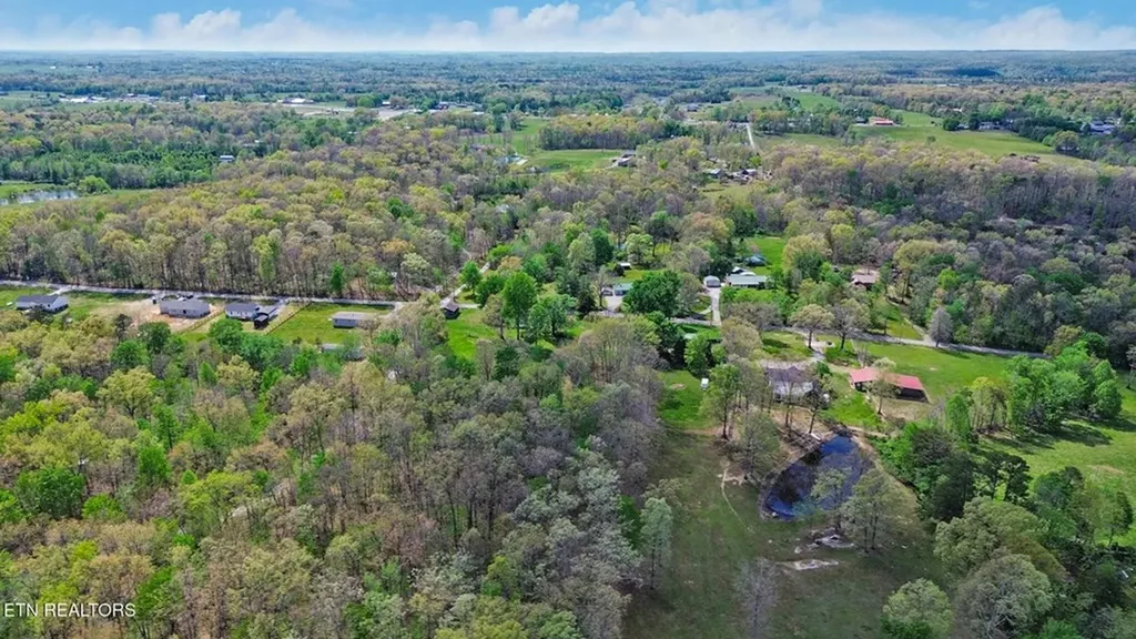 1243 Franklin Loop Clarkrange TN 38553-5175