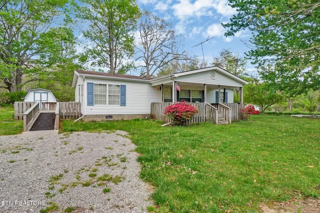 1243 Franklin Loop Clarkrange TN 38553-5175