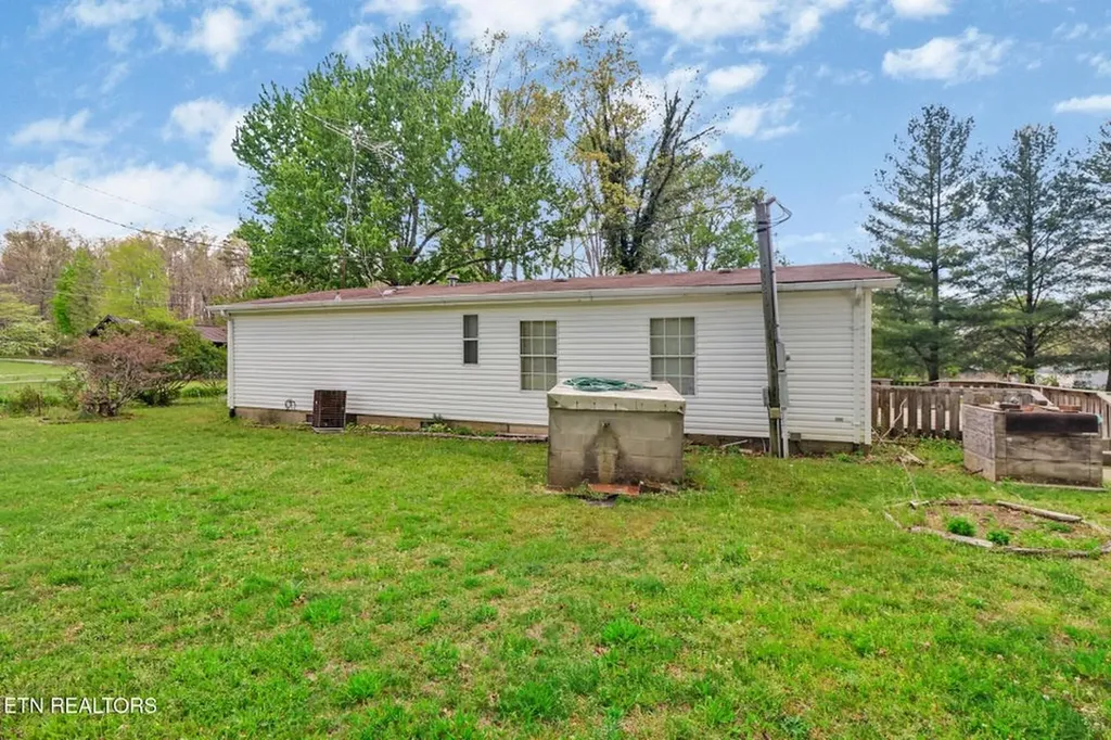 1243 Franklin Loop Clarkrange TN 38553-5175