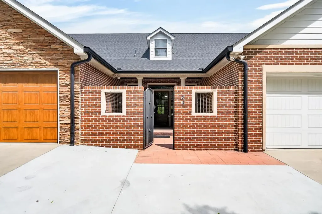 94 S Maple Cookeville TN 38501