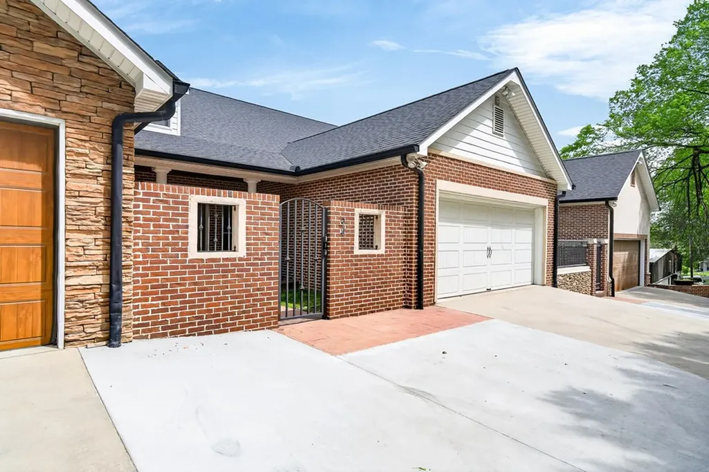 94 S Maple Cookeville TN 38501