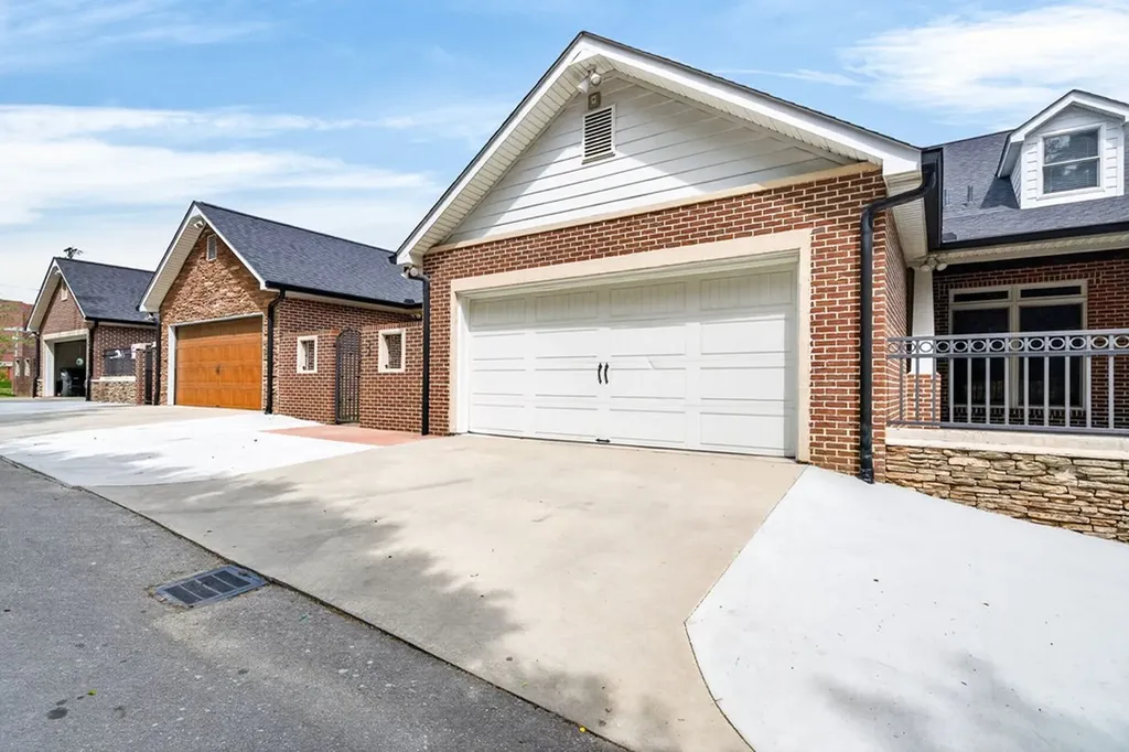 94 S Maple Cookeville TN 38501