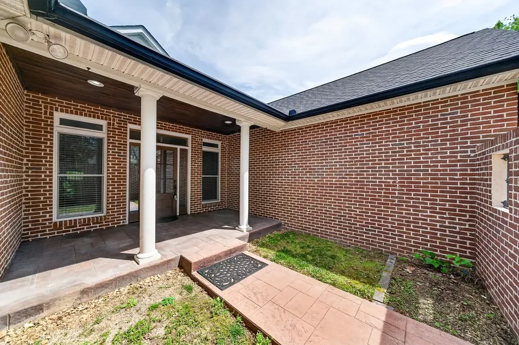 94 S Maple Cookeville TN 38501