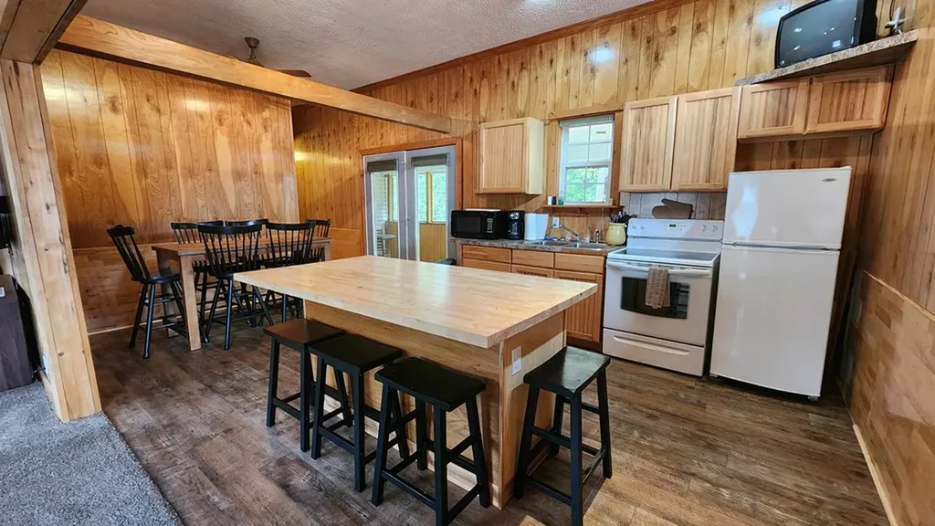 348 Bill Hunter Road Celina TN 38551