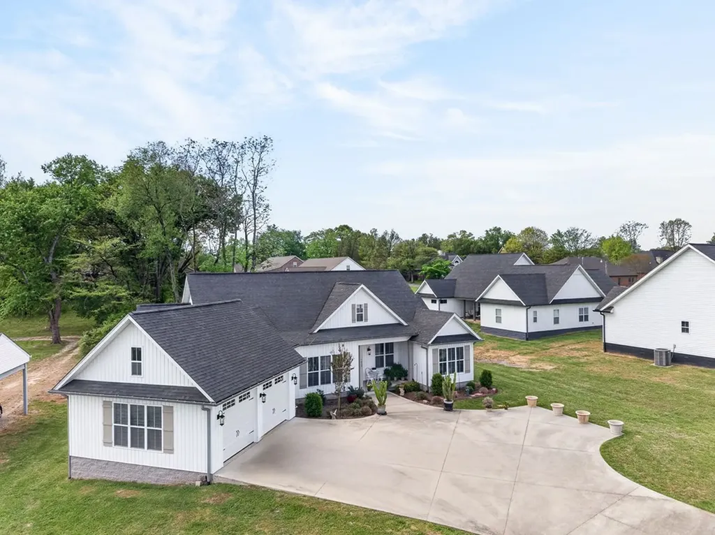 1425 E 10th Street Cookeville TN 38501-2017
