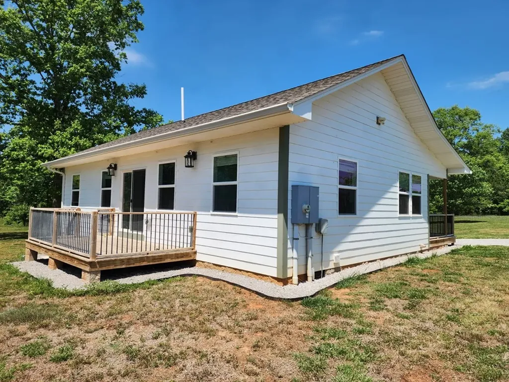 1864 Liberty Road Sparta TN 38583-6768