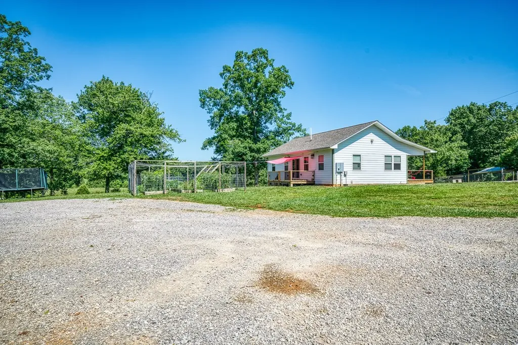 1864 Liberty Road Sparta TN 38583-6768