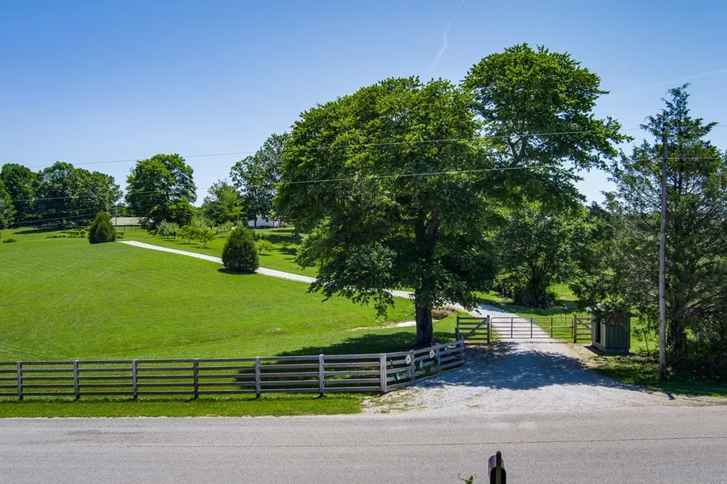 1864 Liberty Road Sparta TN 38583-6768