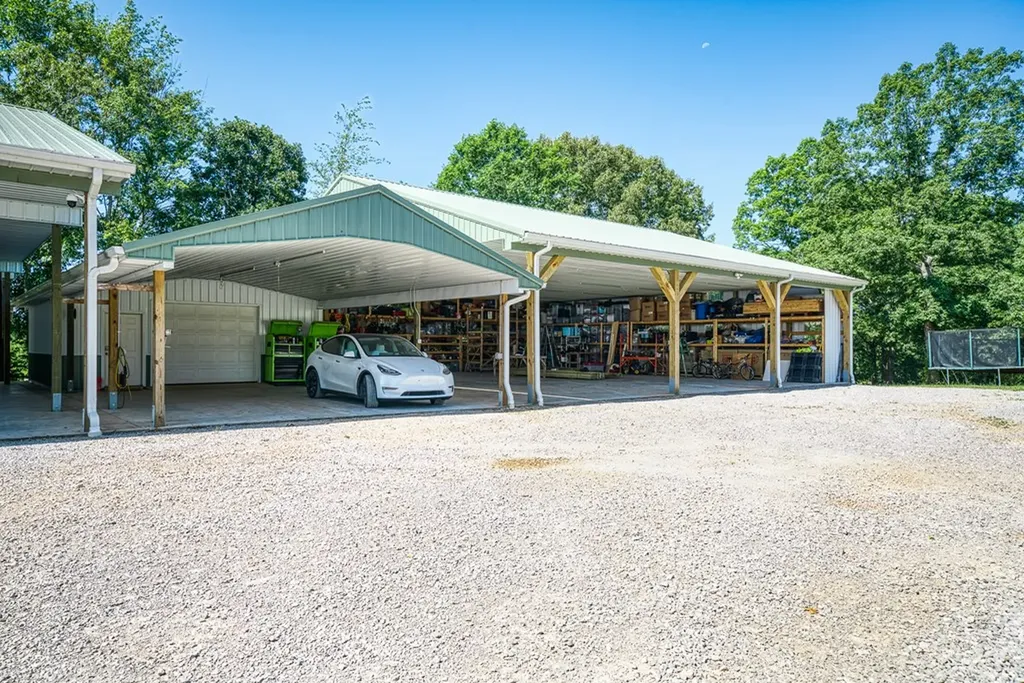 1864 Liberty Road Sparta TN 38583-6768