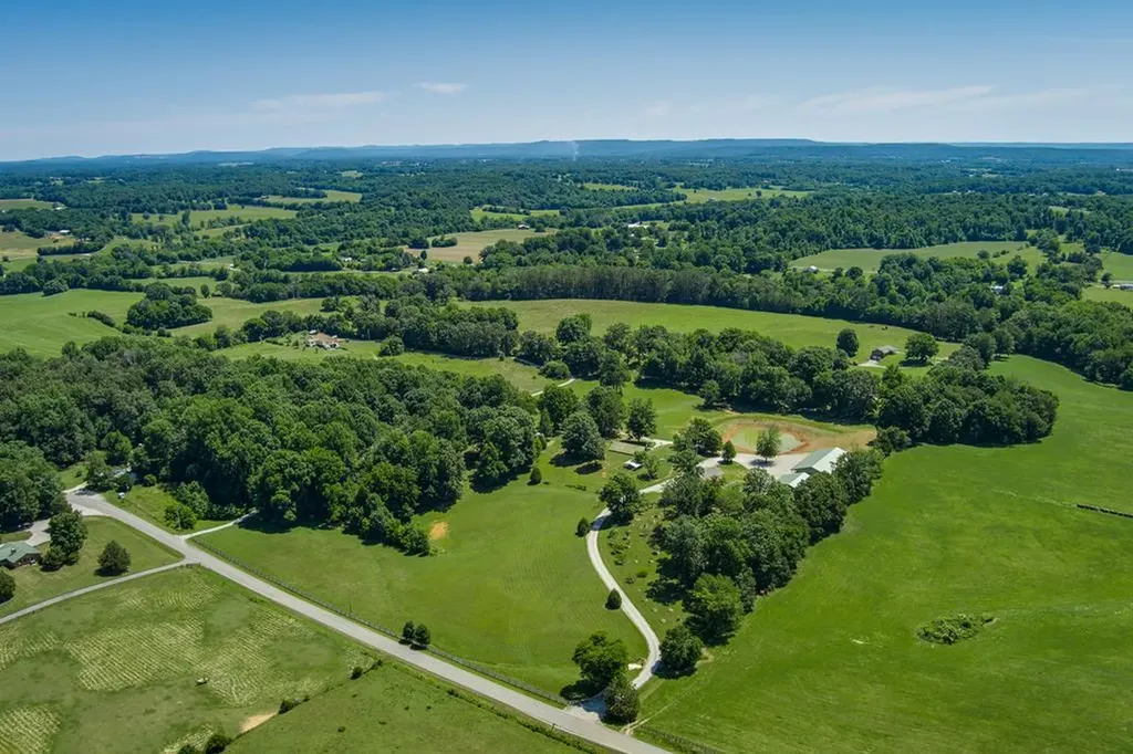 1864 Liberty Road Sparta TN 38583-6768