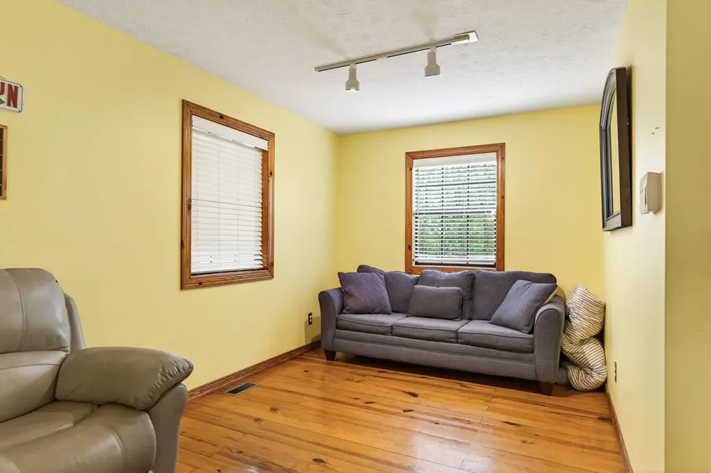 5670 Eagles Cove Road Byrdstown TN 38549