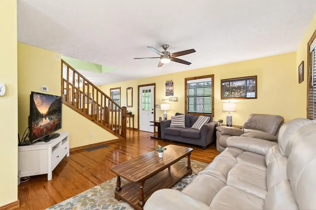 5670 Eagles Cove Road Byrdstown TN 38549