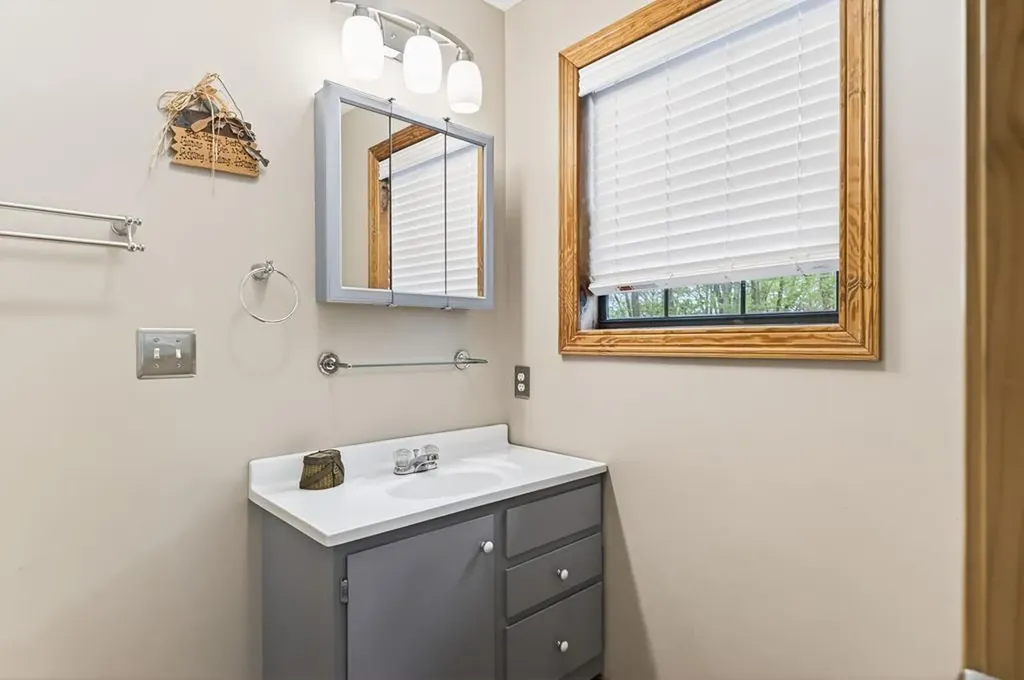 5670 Eagles Cove Road Byrdstown TN 38549