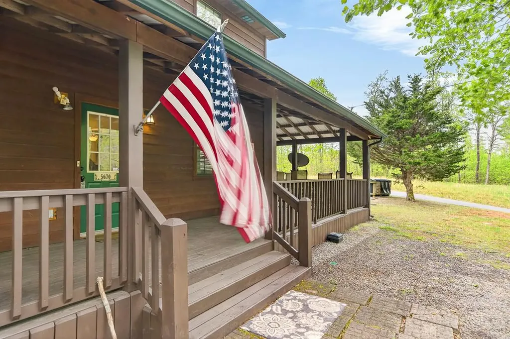 5670 Eagles Cove Road Byrdstown TN 38549