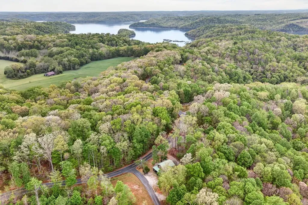 5670 Eagles Cove Road Byrdstown TN 38549