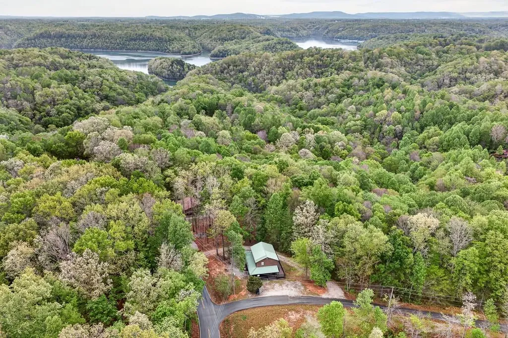 5670 Eagles Cove Road Byrdstown TN 38549