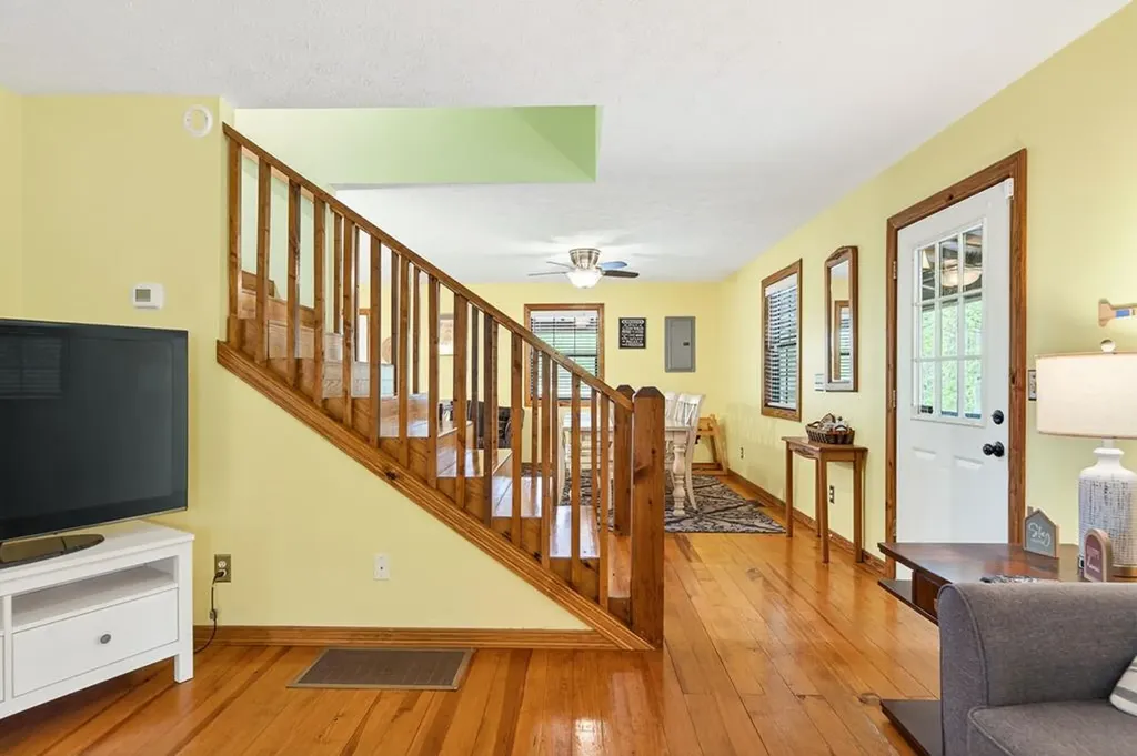 5670 Eagles Cove Road Byrdstown TN 38549
