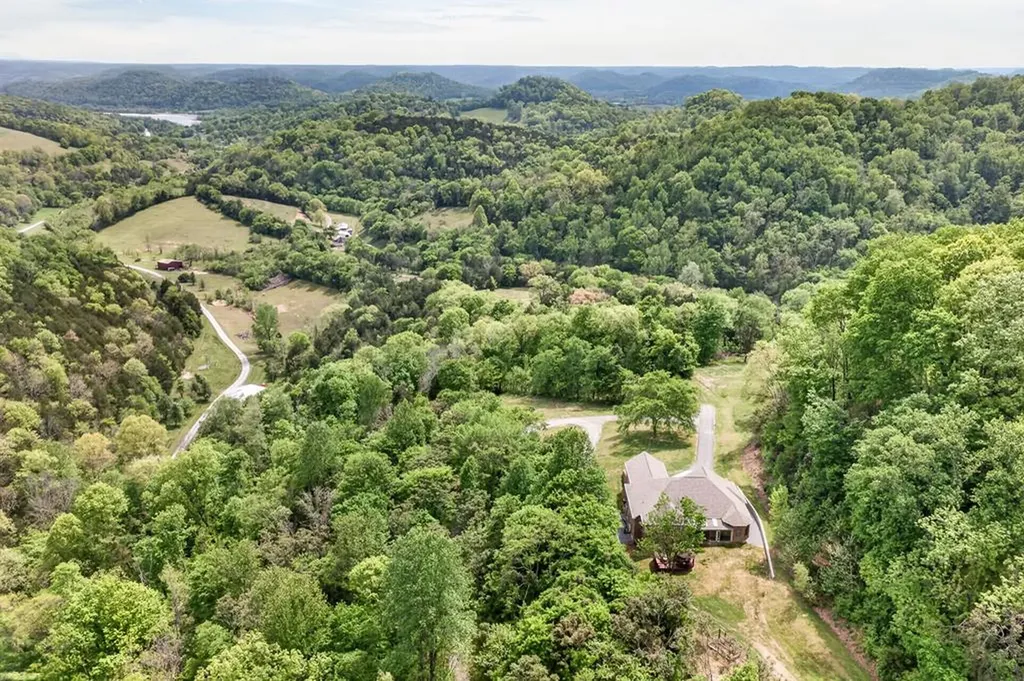 360 Long Hollow Lane Gainesboro TN 38562