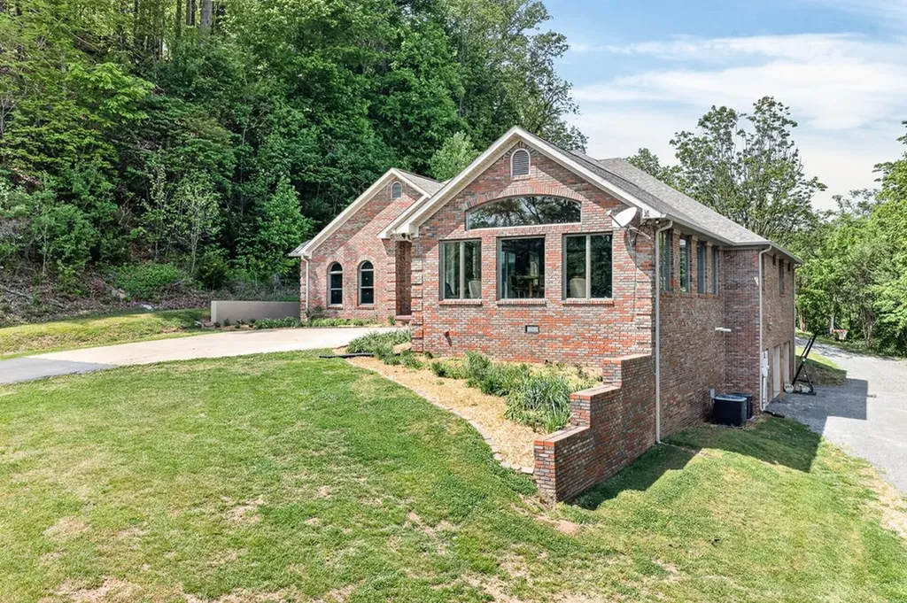 360 Long Hollow Lane Gainesboro TN 38562
