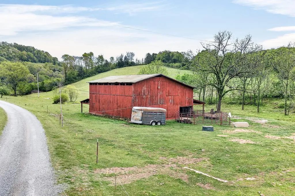 360 Long Hollow Lane Gainesboro TN 38562