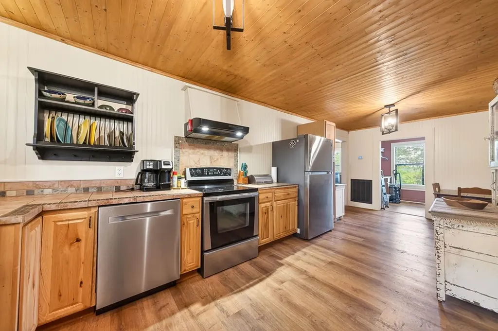 7400 Franks Ferry Road Walling TN 38587