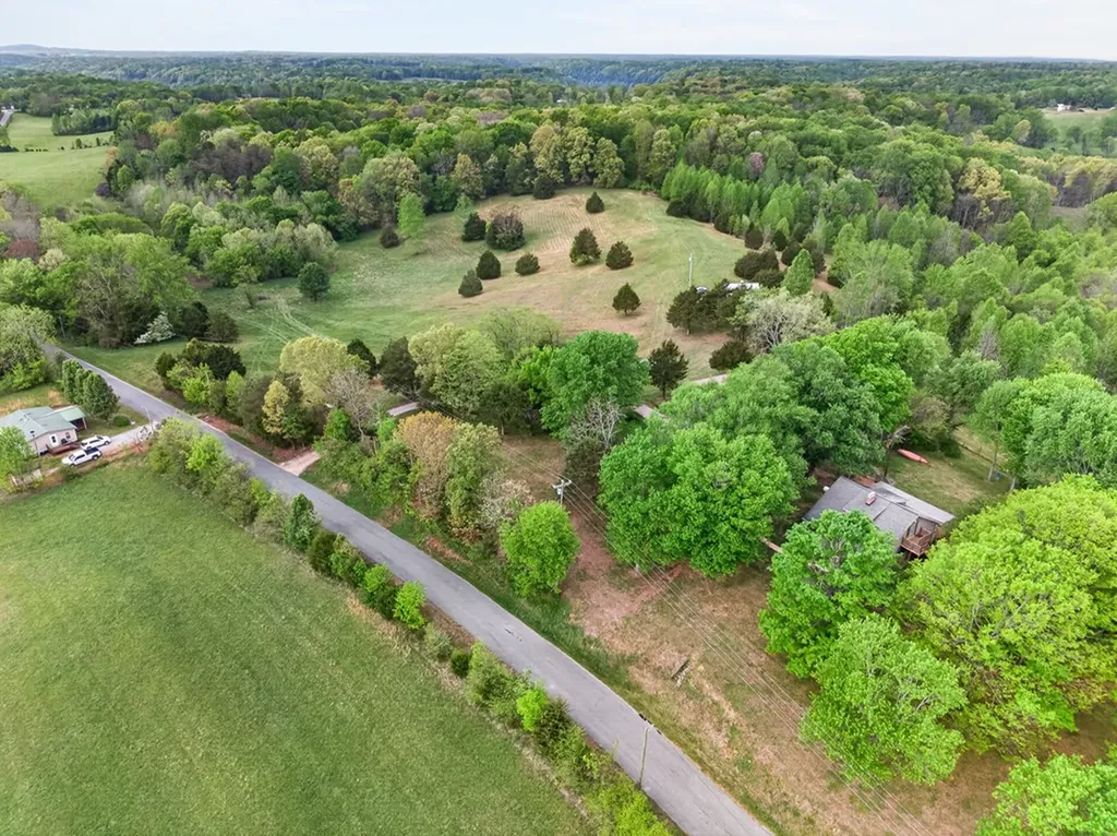 7400 Franks Ferry Road Walling TN 38587