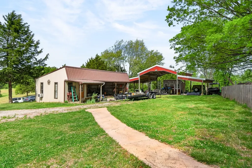 7400 Franks Ferry Road Walling TN 38587