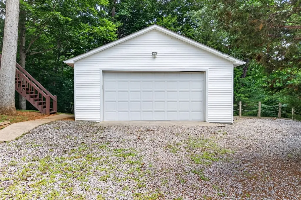 107 Lakeview Spur Byrdstown TN 38549