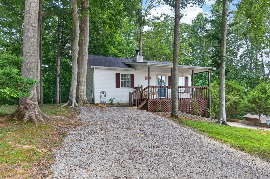 107 Lakeview Spur Byrdstown TN 38549