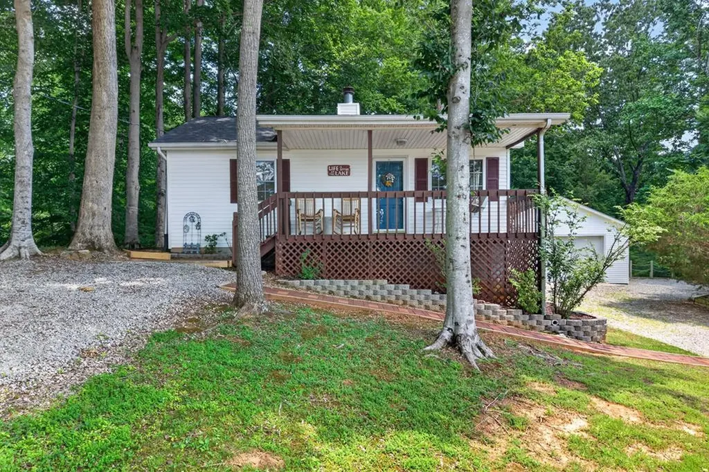 107 Lakeview Spur Byrdstown TN 38549