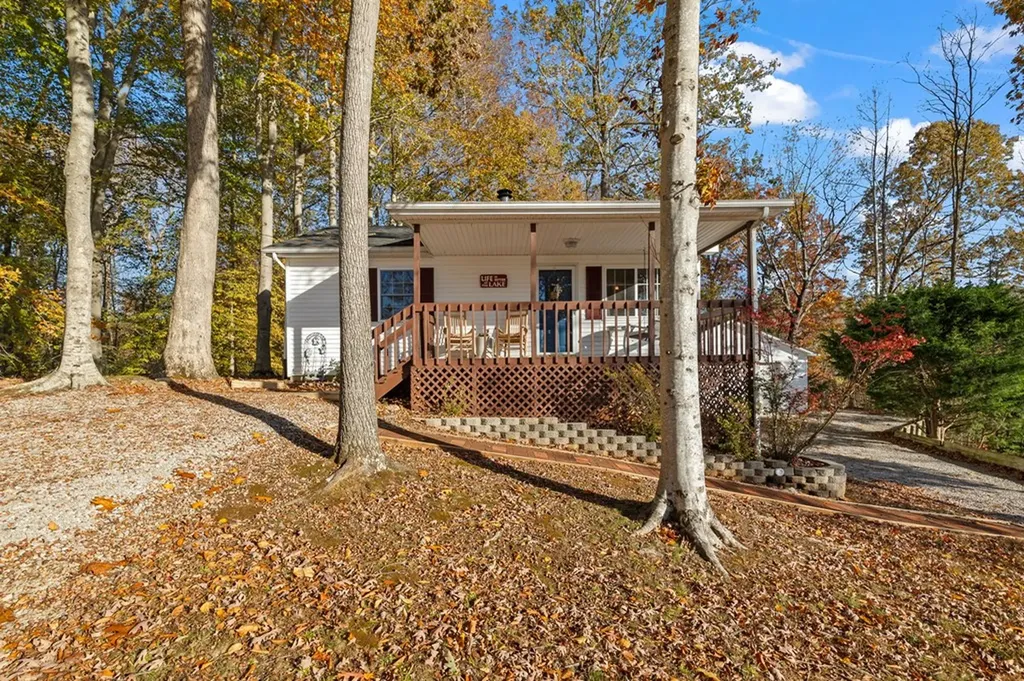 107 Lakeview Spur Byrdstown TN 38549