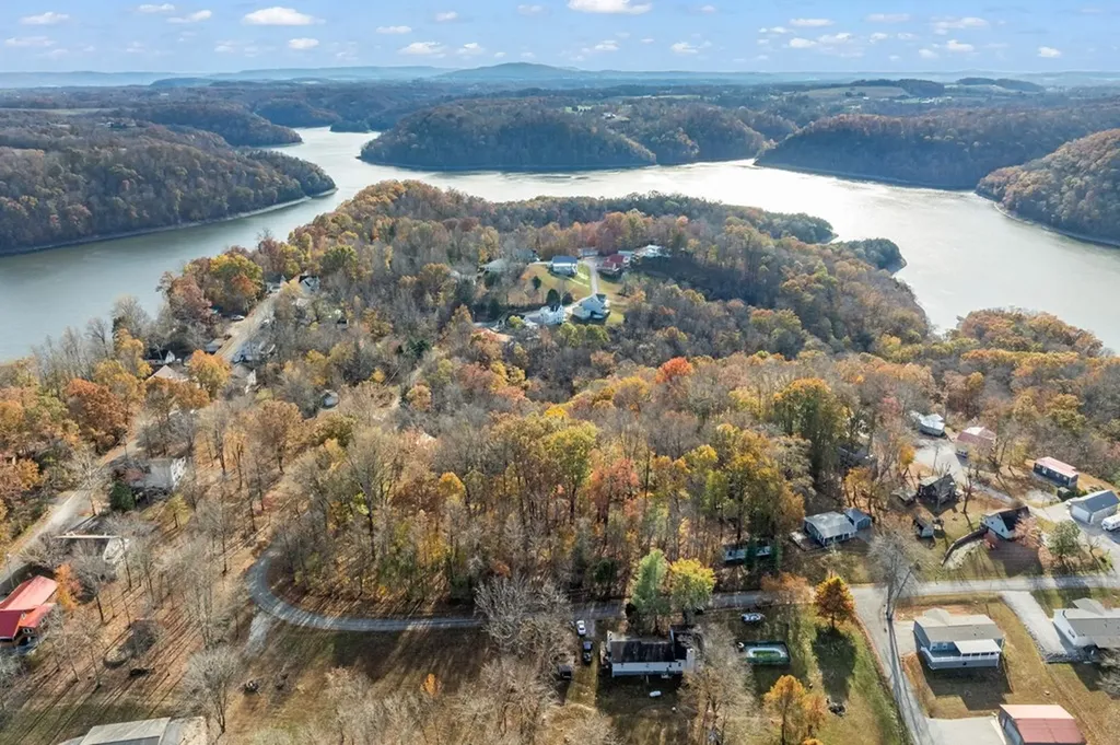 107 Lakeview Spur Byrdstown TN 38549