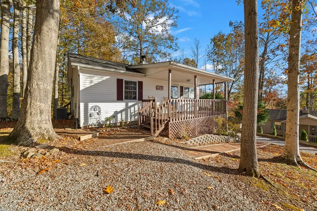 107 Lakeview Spur Byrdstown TN 38549