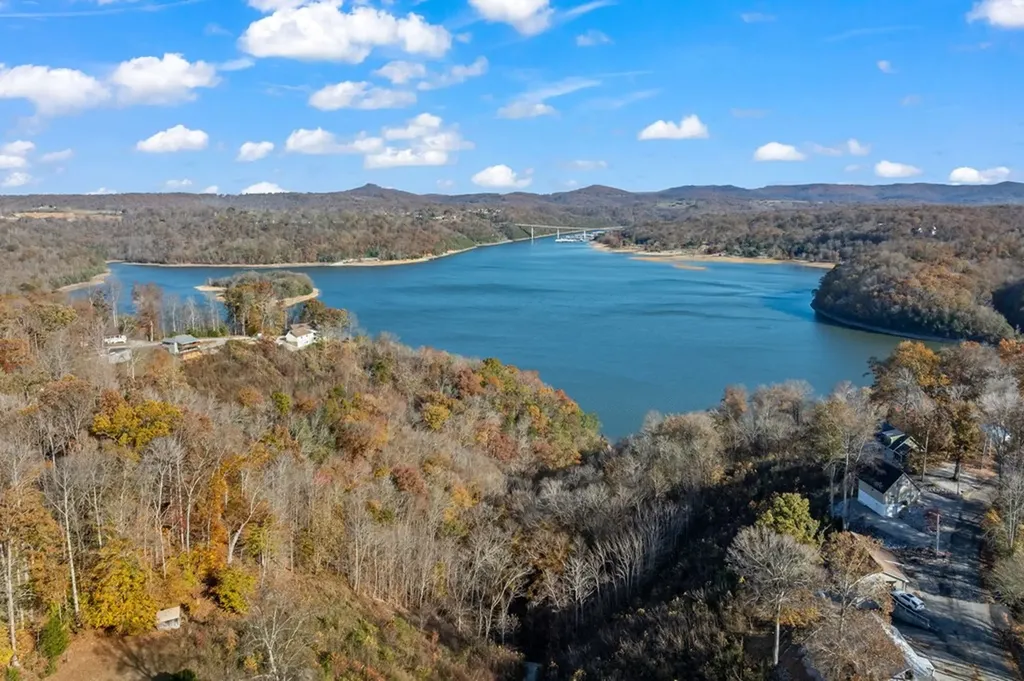 107 Lakeview Spur Byrdstown TN 38549