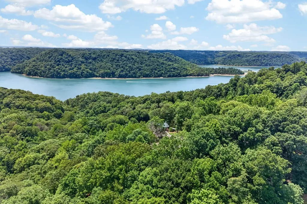 107 Lakeview Spur Byrdstown TN 38549