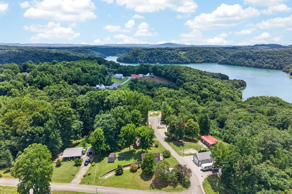 107 Lakeview Spur Byrdstown TN 38549