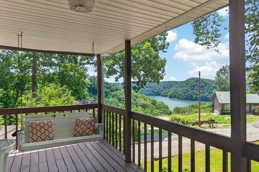 107 Lakeview Spur Byrdstown TN 38549