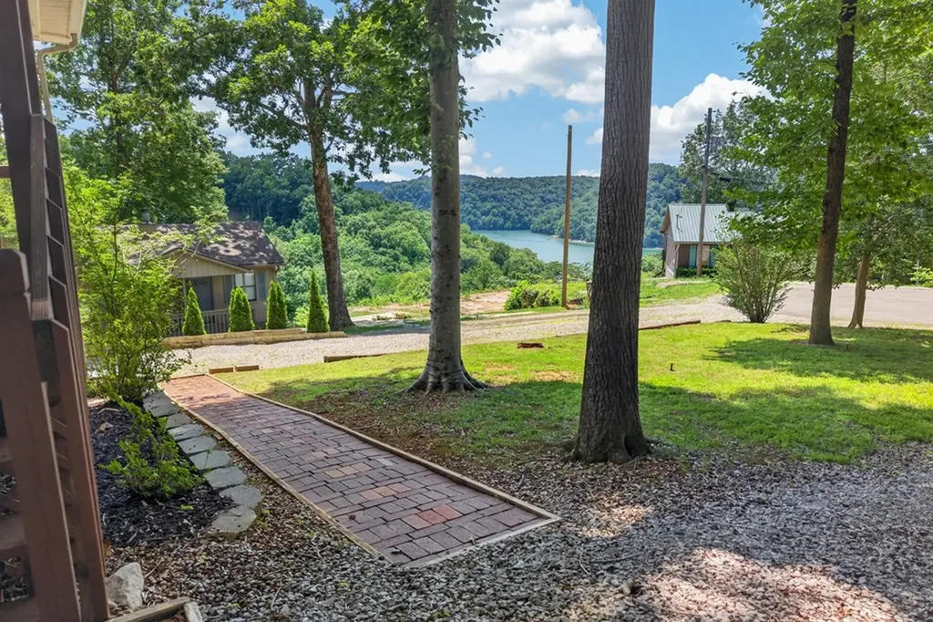 107 Lakeview Spur Byrdstown TN 38549
