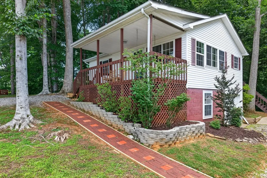 107 Lakeview Spur Byrdstown TN 38549
