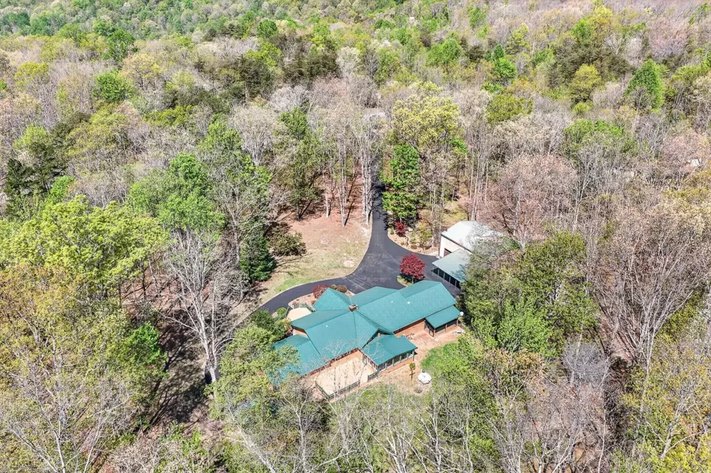 1535 E Overlook Monterey TN 38574
