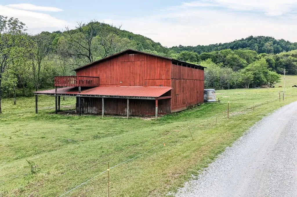 360 Long Hollow Lane Gainesboro TN 38562