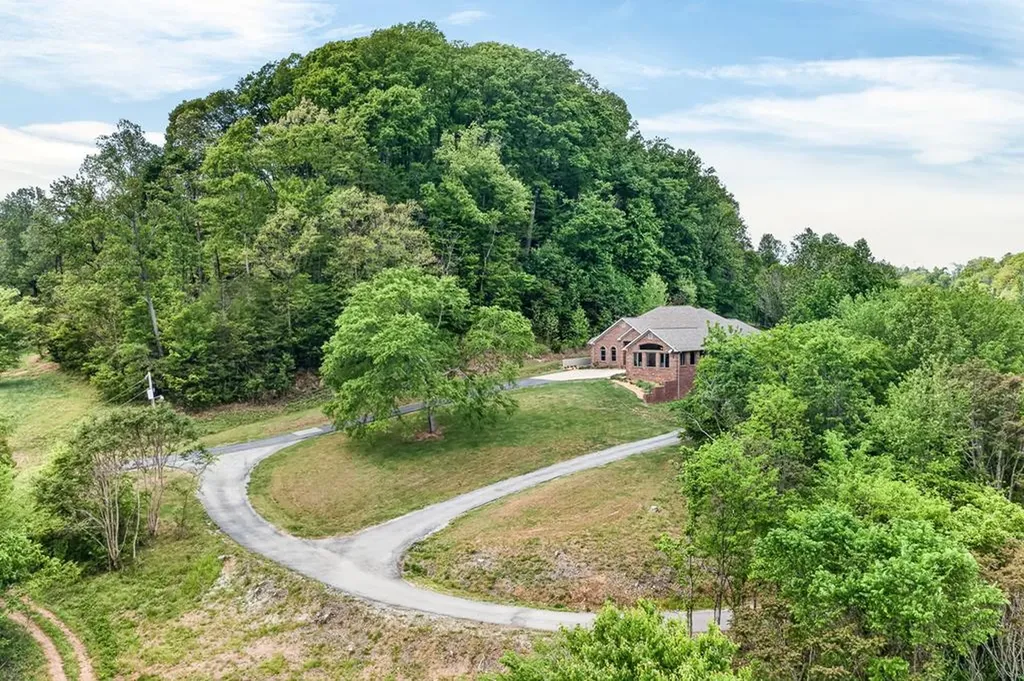 360 Long Hollow Lane Gainesboro TN 38562