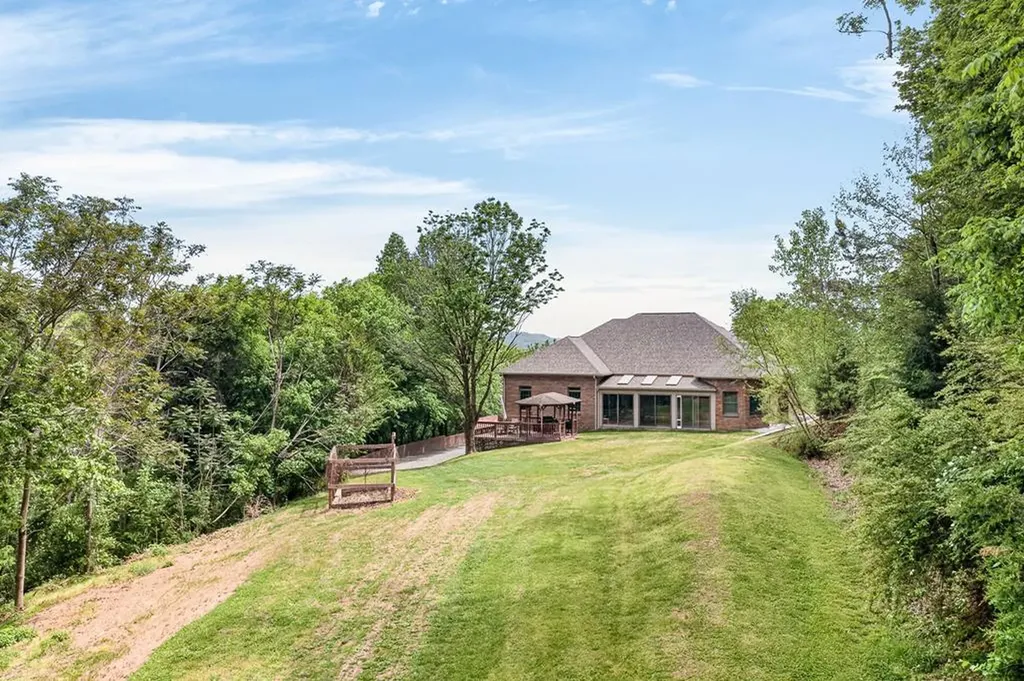 360 Long Hollow Lane Gainesboro TN 38562