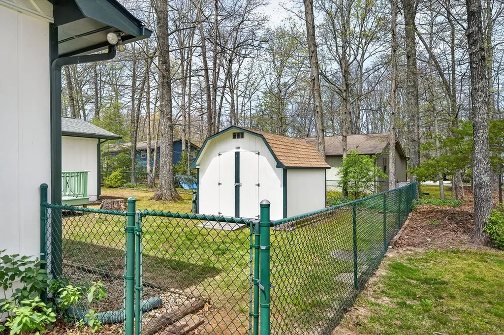 110 Britton Crossville TN 38558