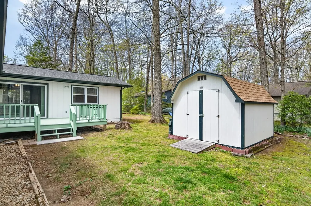 110 Britton Crossville TN 38558