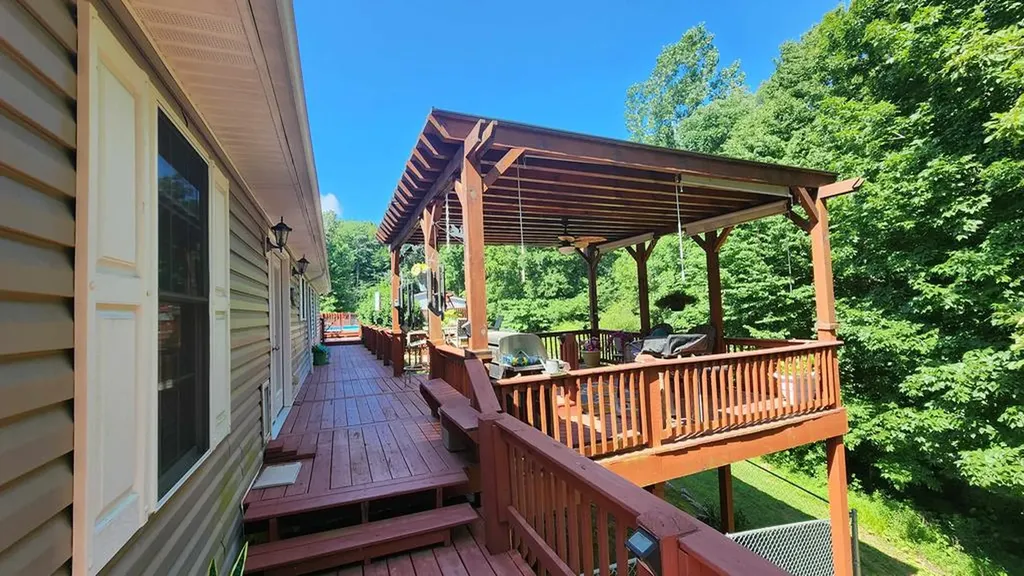 211 Cave Valley Road Byrdstown TN 38549