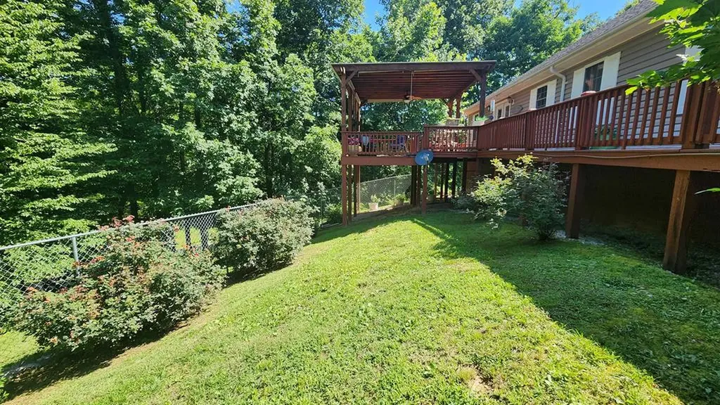 211 Cave Valley Road Byrdstown TN 38549